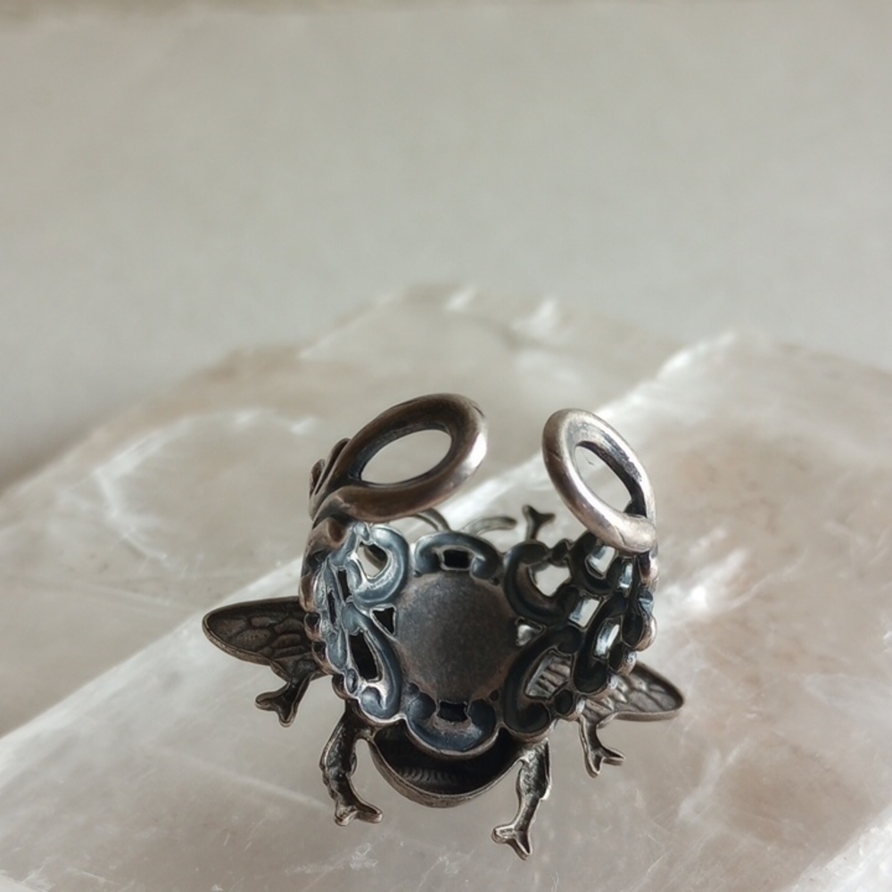 Vintage Whimsy Style Silver Bee Statement Ring - Picture 6 of 8